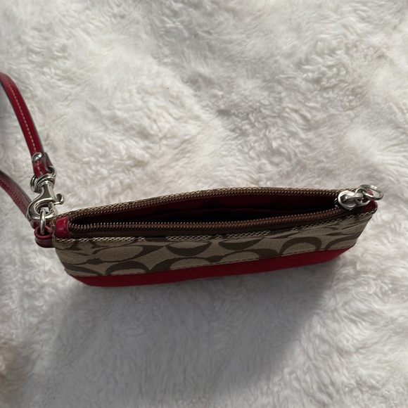 Coach - Picture 8 of 8